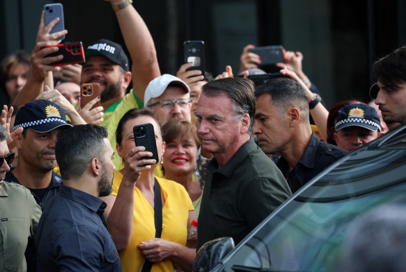 O ex-presidente Jair Bolsonaro passou por um procedimento médico na manhã deste domingo (14), no Hospital DF Star, em Brasília.