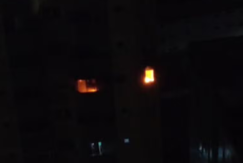 Um incêndio atingiu um apartamento no 12º andar de um edifício localizado na Praça 22 de Janeiro, no Centro de São Vicente...