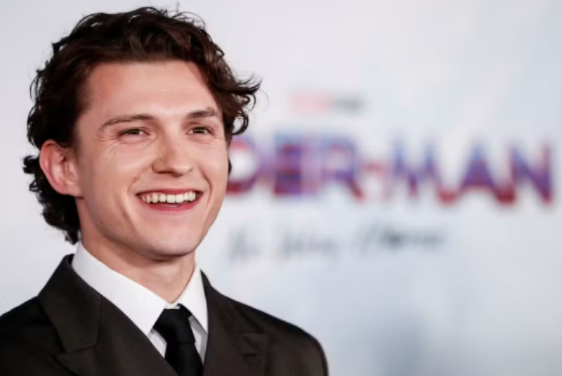 Tom Holland sofre concussão no set de novo filme do Homem-Aranha e pausa gravações