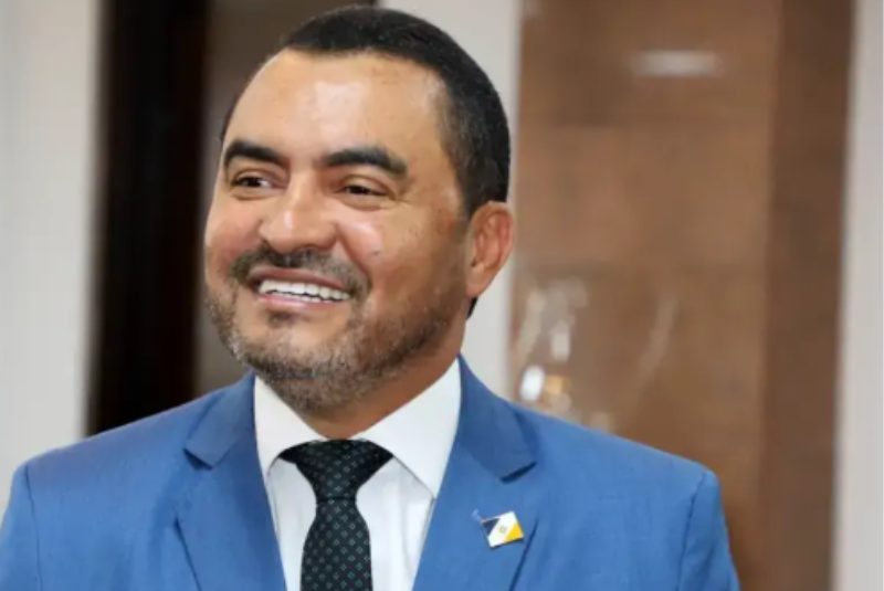 Justiça afasta governador de Tocantins por suspeita de desvio de R$ 73 milhões durante pandemia