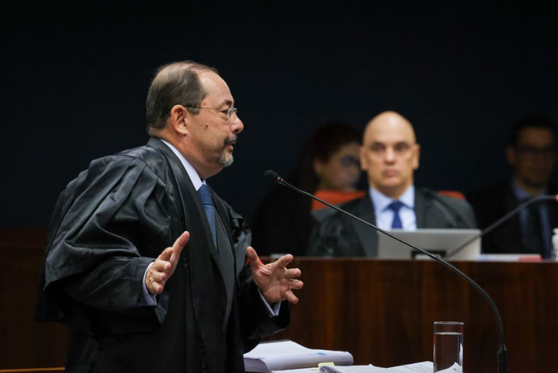 Defesa afirma que não há provas contra Bolsonaro e pede anulação de delação de Mauro Cid
