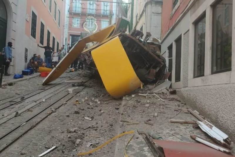 Elevador da Glória descarrila em Lisboa e deixa ao menos três mortos e mais de 20 feridos