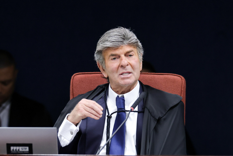 Luiz Fux vota por manter benefícios a Mauro Cid e defende validade da delação no STF
