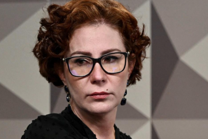 Presa na Itália, Carla Zambelli participa de audiência na Câmara e troca acusações com hacker Walter Delgatti