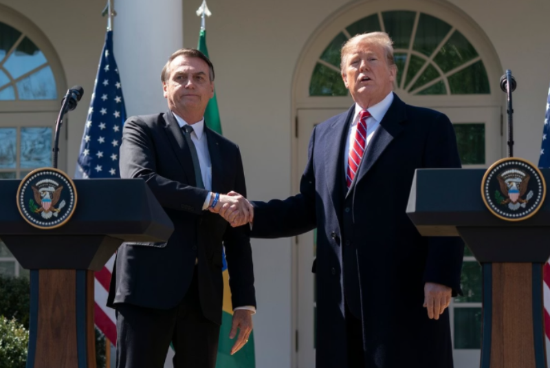 Trump critica condenação de Bolsonaro e compara decisão do STF a processos contra ele nos EUA
