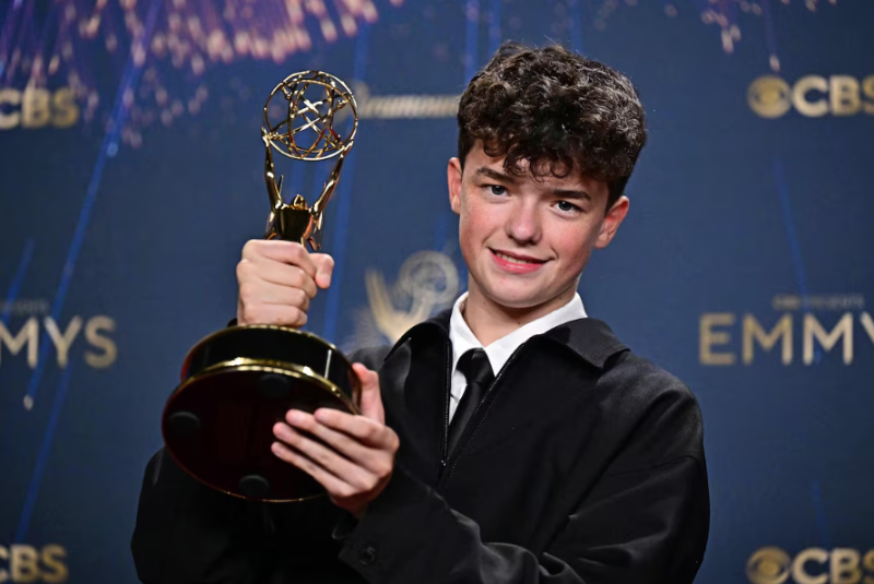 Emmy 2025 consagra “The Pitt”, “O Estúdio” e “Adolescência”; veja onde assistir