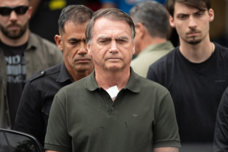 Bolsonaro pode deixar prisão domiciliar por saúde em casos de urgência, determina STF