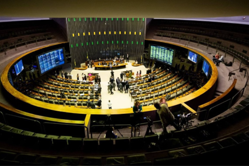 Câmara aprova PEC da Blindagem e limita ações do STF contra parlamentares