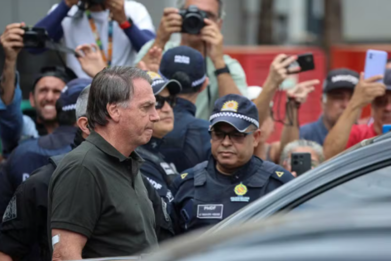 Bolsonaro tem melhora parcial após internação, mas segue com anemia e problemas renais