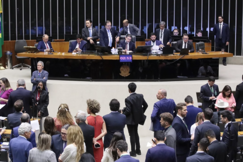 Centrão articula e garante retorno do voto secreto na PEC da Blindagem