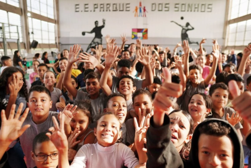 De “escola dos pesadelos” à melhor do mundo: escola de Cubatão vence prêmio internacional