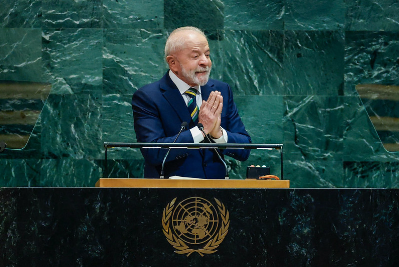 Lula critica sanções e diz que Brasil resiste na defesa da democracia