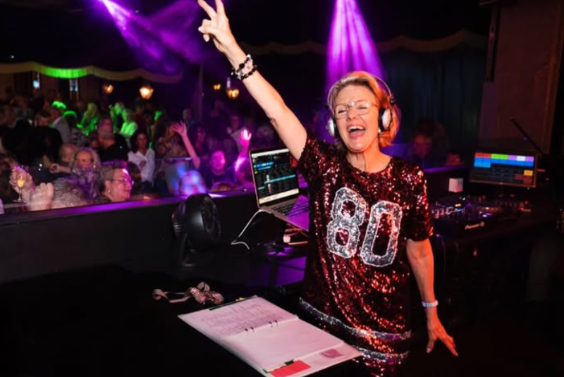 DJ Gloria, a sueca de 81 anos que virou sensação das pistas e inspira gerações