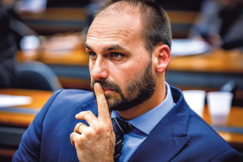 Moraes determina notificação por edital de Eduardo Bolsonaro, acusado de coação pela PGR