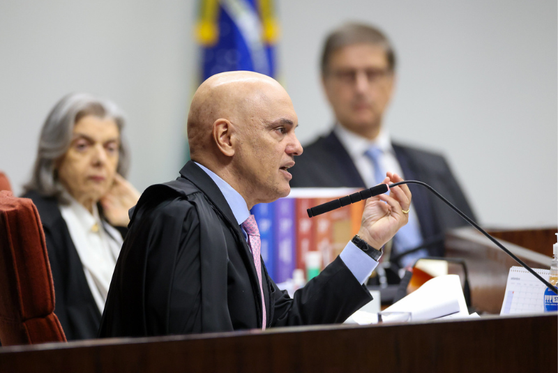 O ministro Alexandre de Moraes, relator no STF, votou nesta terça (9) pela condenação de Jair Bolsonaro e outros sete réus por tentativa de...