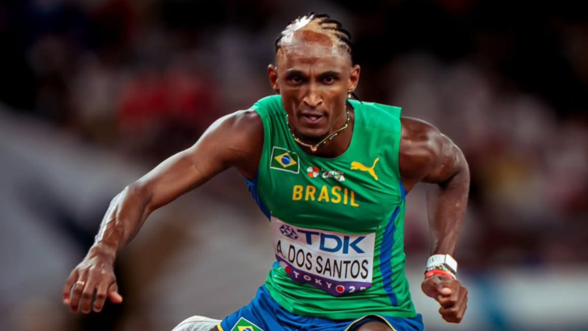 Alison dos Santos, o Piu, garantiu vaga na final dos 400m com barreiras do Mundial de Tóquio. O brasileiro tocou a segunda barreira...
