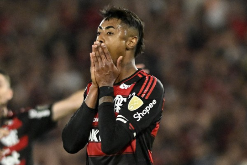 O atacante Bruno Henrique, do Flamengo, foi condenado nesta quinta-feira pelo STJD a 12 jogos de suspensão e multa de R$ 60 mil.