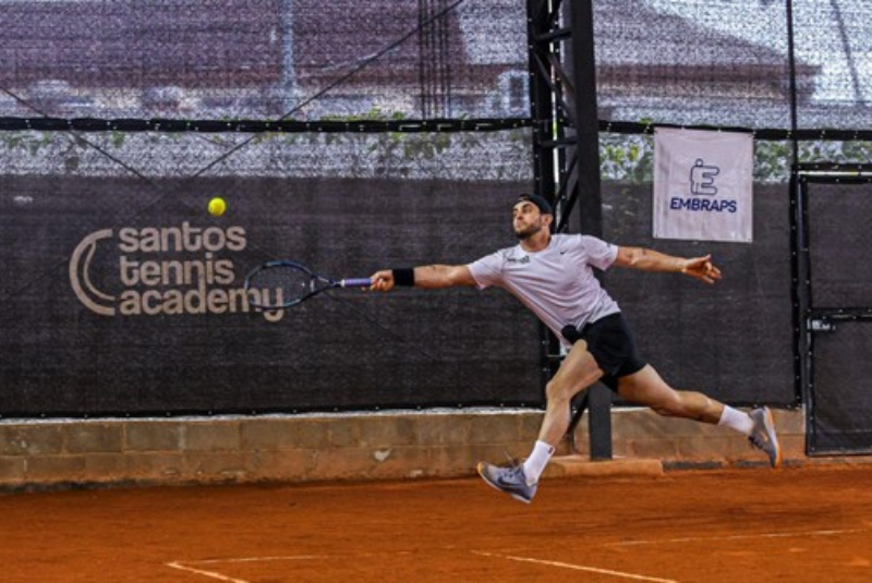 A 1ª edição da Business Cup movimenta a cidade de Santos até domingo, 7, reunindo mais de 120 atletas de 24 empresas na Santos Tennis Academy.