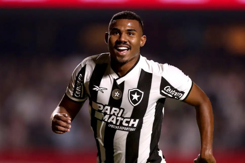 O lateral-esquerdo Cuiabano, vendido ao Nottingham Forest na última sexta-feira, voltou ao Botafogo por empréstimo menos de uma semana depois.