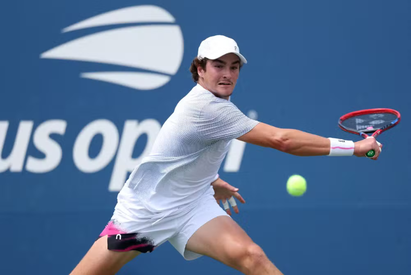 João Fonseca garantiu a 42ª posição no ranking da ATP após sua participação no US Open, marcando o melhor ranking de sua carreira.