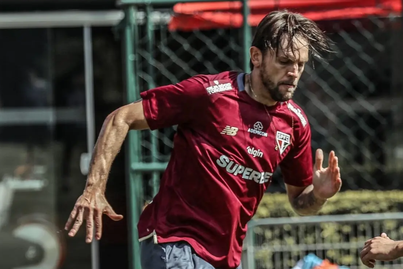 Dez anos após deixar o São Paulo rumo ao futebol italiano, Rafael Tolói foi apresentado oficialmente nesta terça-feira (9). Aos 34 anos...