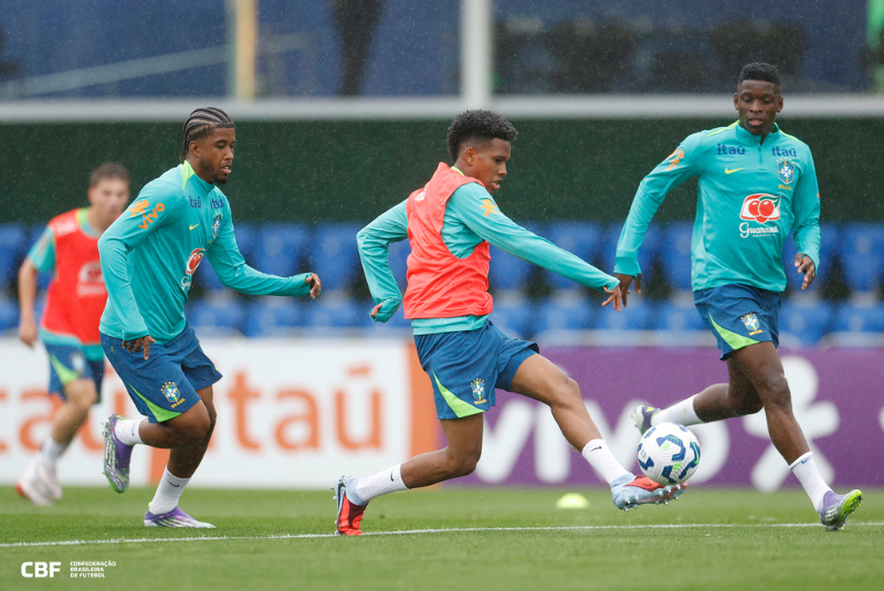 A Seleção Brasileira realizou nesta terça-feira (2) seu primeiro treino com todos os convocados à disposição de Carlo Ancelotti.