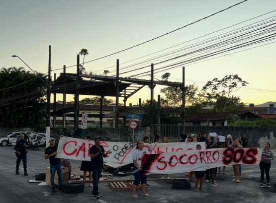 Manifestação em Vila Tupi cobra respostas após despejo e demolições em Bertioga