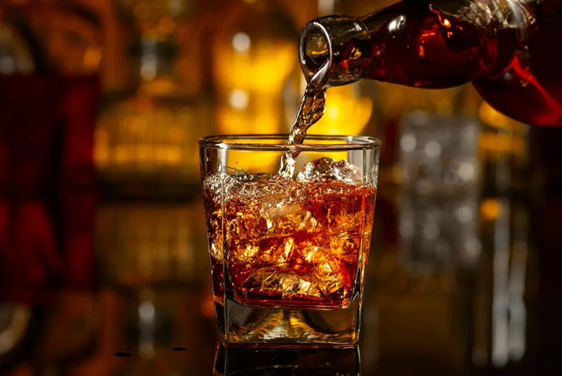 Fim de semana seguro: como evitar riscos com bebidas adulteradas