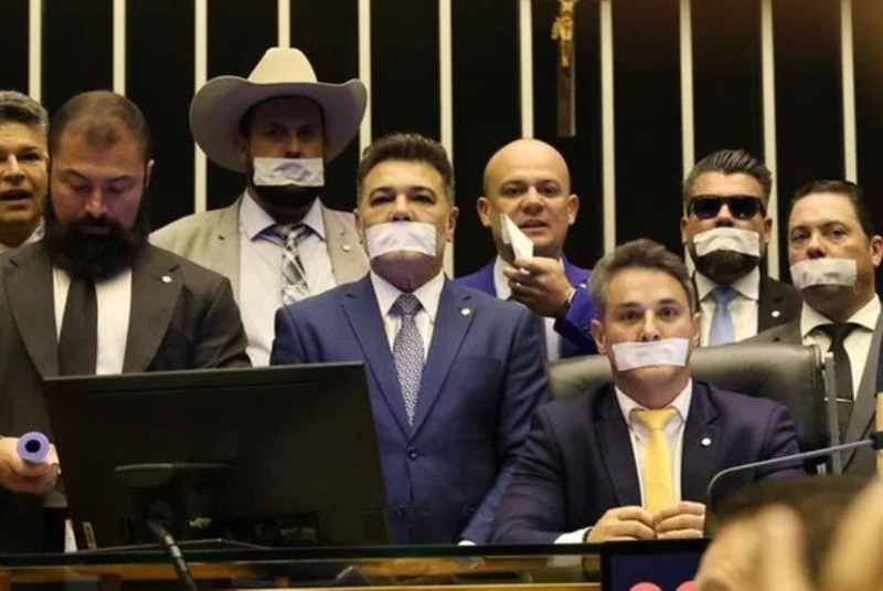 O Conselho de Ética da Câmara dos Deputados iniciou nesta terça-feira (7) processos disciplinares contra três deputados envolvidos no motim...