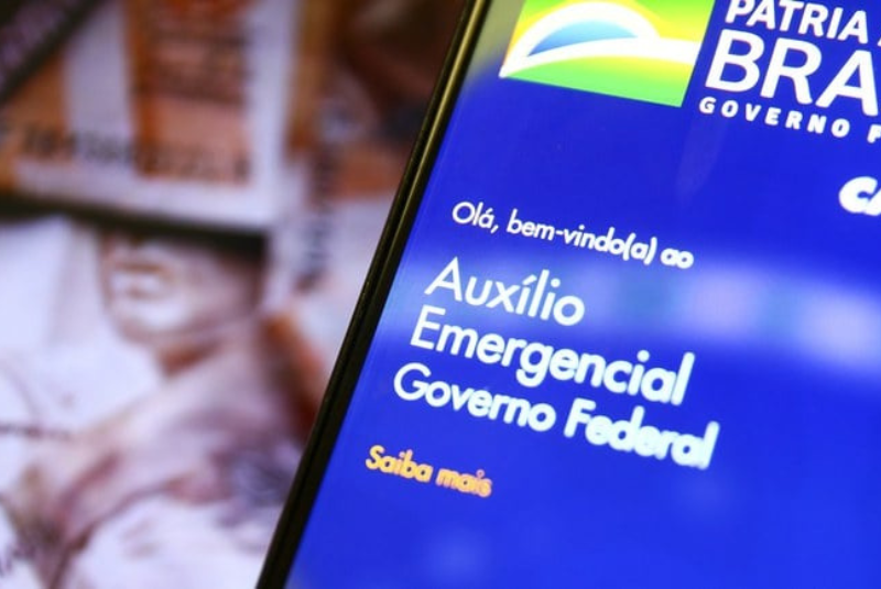 O governo federal iniciou o processo de cobrança da devolução de R$ 478,8 milhões recebidos de forma indevida durante o pagamento...