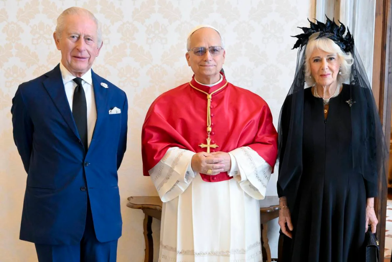 O rei Charles III e o papa Leão XIV protagonizaram um momento inédito na história moderna das relações entre católicos e anglicanos.