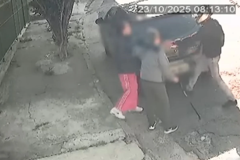 Dois homens foram presos em flagrante após uma tentativa de roubo na manhã desta quinta-feira (23/10), na rua Lourenço de Azevedo...