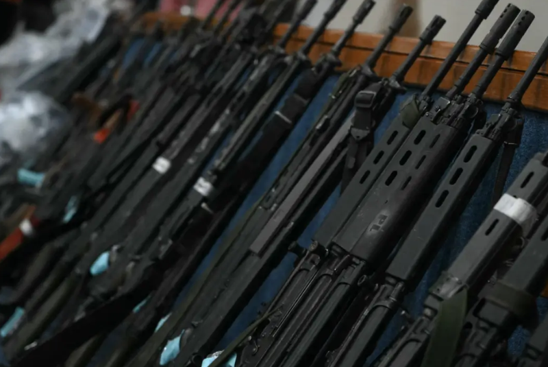 A Polícia Civil do Rio de Janeiro identificou armamentos de uso exclusivo das Forças Armadas de países da América do Sul entre os 91 fuzis...