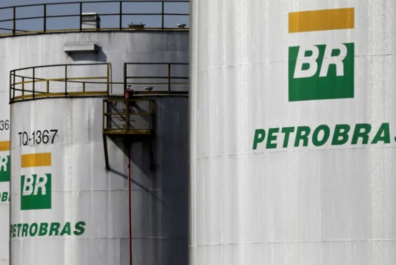 A Petrobras informou nesta sexta-feira (31) que aplicará uma redução média de 1,7% no preço dos contratos de gás natural firmados com...