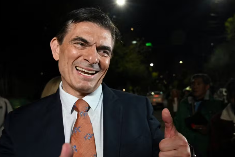 Rodrigo Paz, do Partido Democrata Cristão (PDC), foi eleito presidente da Bolívia neste domingo (19) ao vencer o segundo turno com...