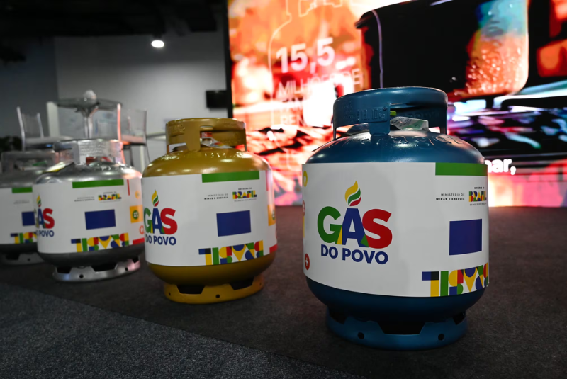 O governo federal publicou neste sábado (18) os valores de referência regionalizados do botijão de gás de cozinha (GLP) para o programa...