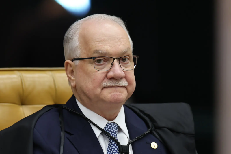 O presidente do Supremo Tribunal Federal (STF), ministro Edson Fachin, votou neste sábado (18/10) contra a manutenção...