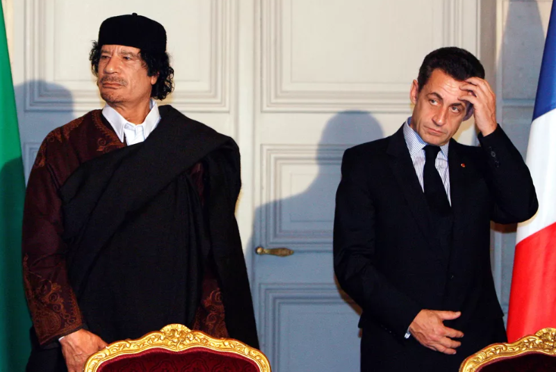 O ex-presidente francês Nicolas Sarkozy foi preso nesta terça-feira (21) para cumprir pena de cinco anos, após ser condenado por...
