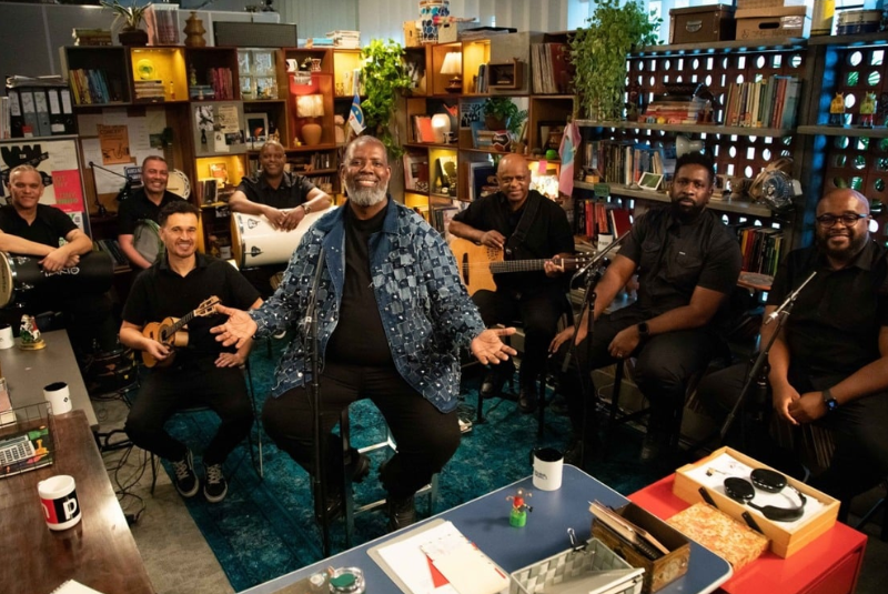O samba e o pagode deram o tom do mais novo episódio do Tiny Desk Brasil, lançado nesta terça-feira (21) no YouTube.