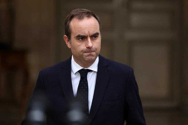 O Primeiro-Ministro francês, Sébastien Lecornu, renunciou nesta segunda-feira (6) após menos de um mês no cargo, conforme confirmou o...