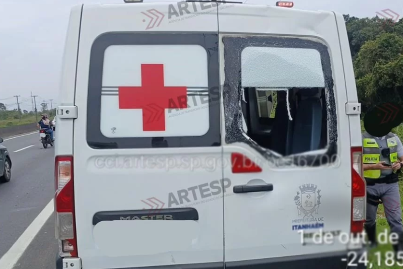 Motociclista bate em ambulância da Prefeitura e se fere em rodovia de Itanhaém