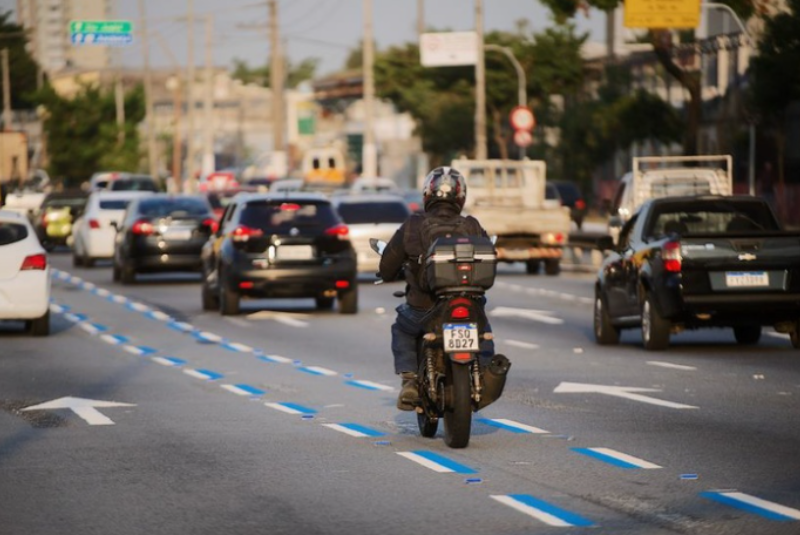 Santos implantará faixas exclusivas para motociclistas nas vias públicas