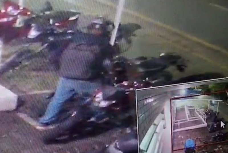 Câmeras flagram furto de motocicleta no Centro de Guarujá