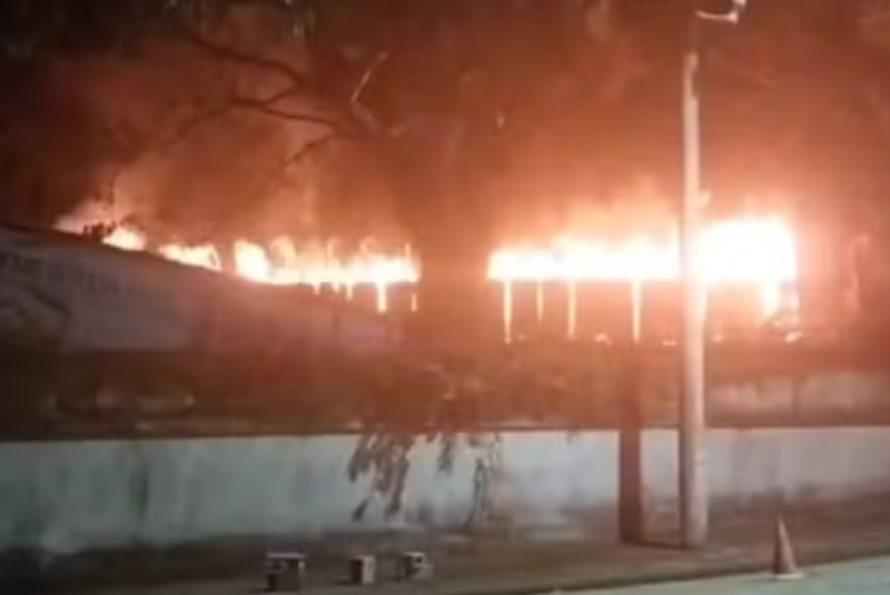 Criminosos incendeiam trem com carga de celulose entre São Vicente e Cubatão