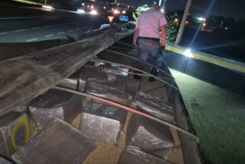 Caminhoneiro é preso com mais de 1 tonelada de maconha a caminho do Porto de Santos