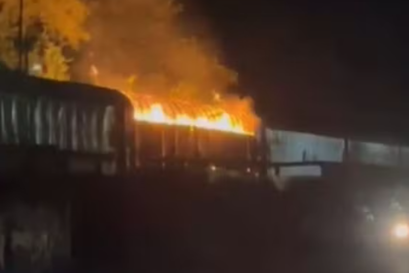 Incêndio atinge trem com carga de celulose pelo segundo dia seguido em Cubatão