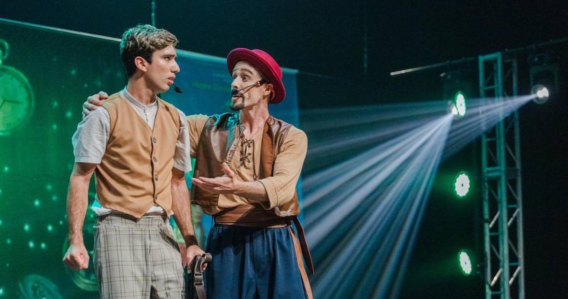 O Teatro Procópio Ferreira, em Guarujá, recebe nesta quarta-feira (12) o espetáculo “O Oráculo do Tempo”, da Cia D'Artes...
