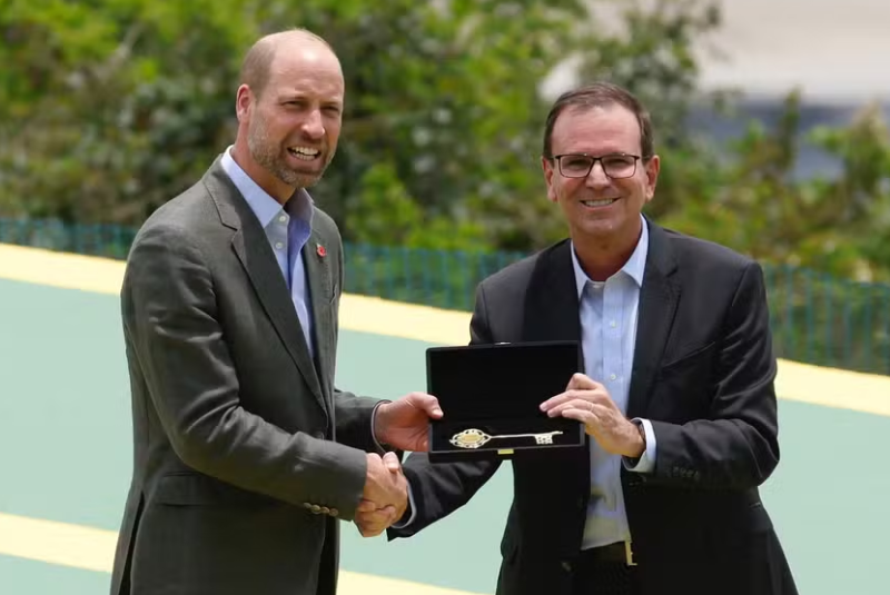 O príncipe William, herdeiro do trono britânico, iniciou sua visita oficial ao Brasil com uma cerimônia simbólica no Pão de Açúcar...