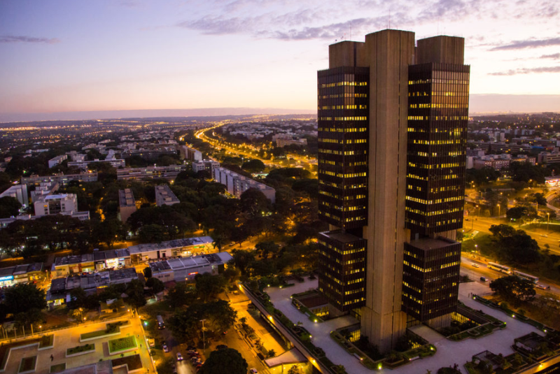 O Brasil segue com o segundo maior juro real do mundo após o Comitê de Política Monetária (Copom) do Banco Central decidir...