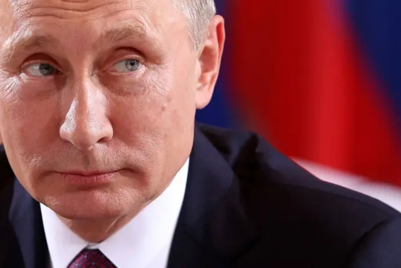 O presidente russo, Vladimir Putin, afirmou na quarta-feira (5/11) que a Rússia poderá retomar testes nucleares caso os...